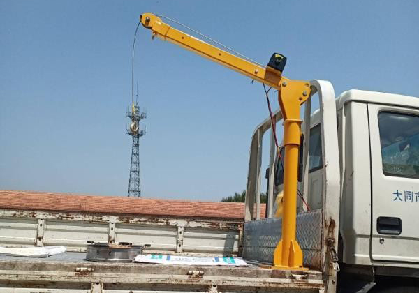 車用小吊機，小型隨車吊，旋臂式吊運機