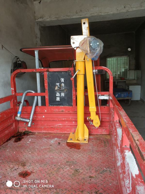車載小吊機安裝在電動車上